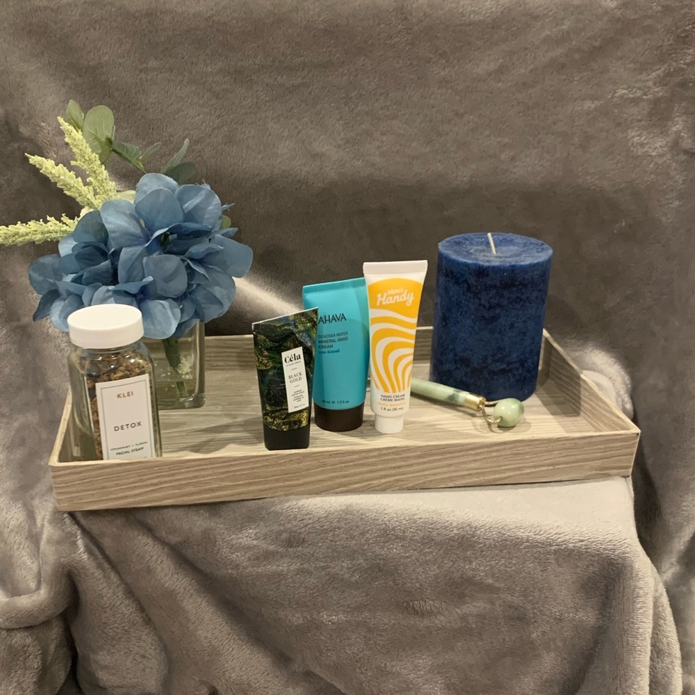 Moisturizing hand care kit